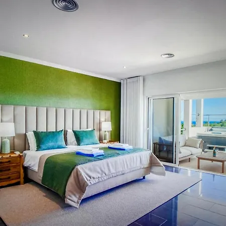 Apartment Unique Large Seaviews Beach Putting Green